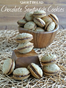 A pin image with text for shortbread cookies.