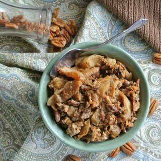 Slow Cooker Apples and Oats is apples with cinnamon and coconut sugar. Yes, and oats and pecans.
