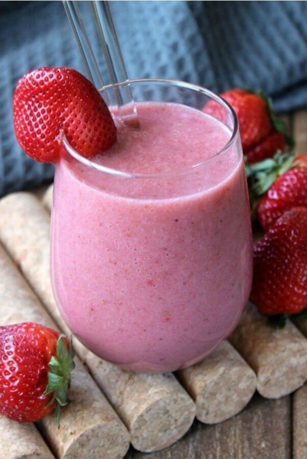 Dairy-Free Strawberry Smoothie Recipe - Vegan in the Freezer