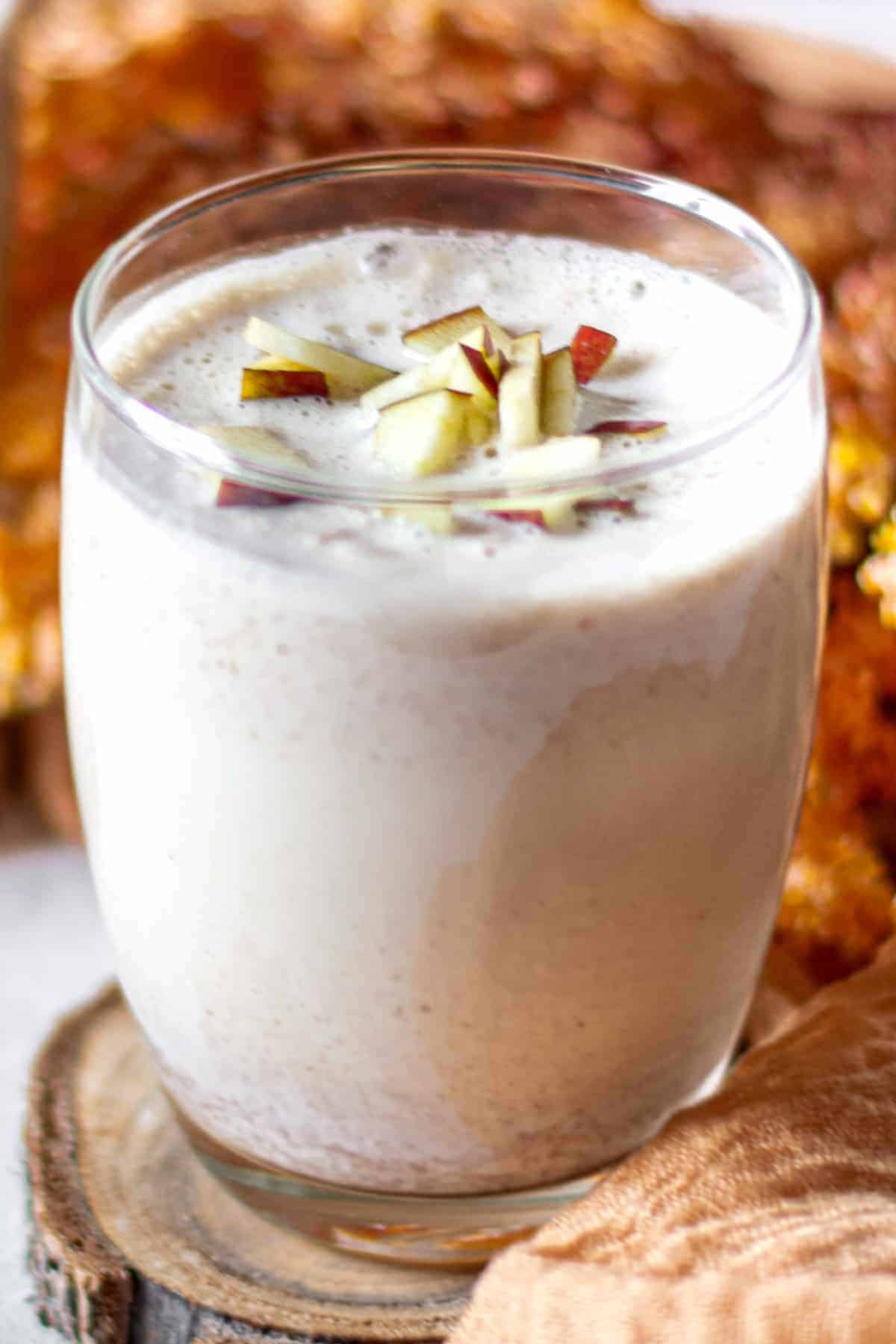 Close up of glass full of apple smoothie.