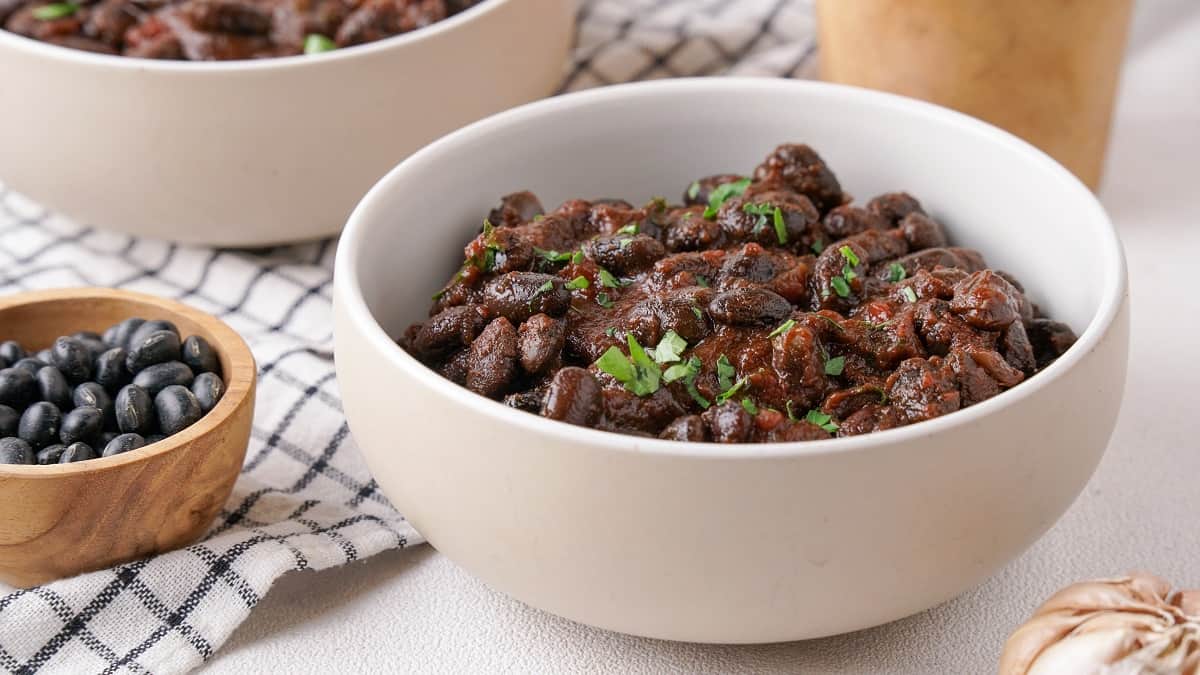 Slow Cooker Black Bean Chili Recipe - Vegan in the Freezer