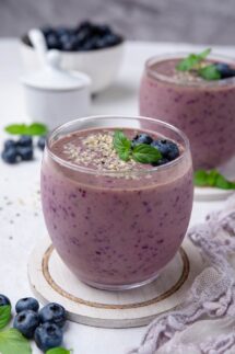 Blueberry protein shake ready 4