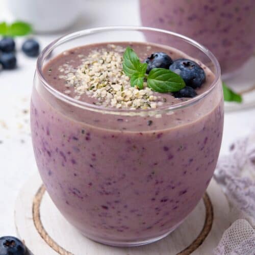 Blueberry protein shake ready 5